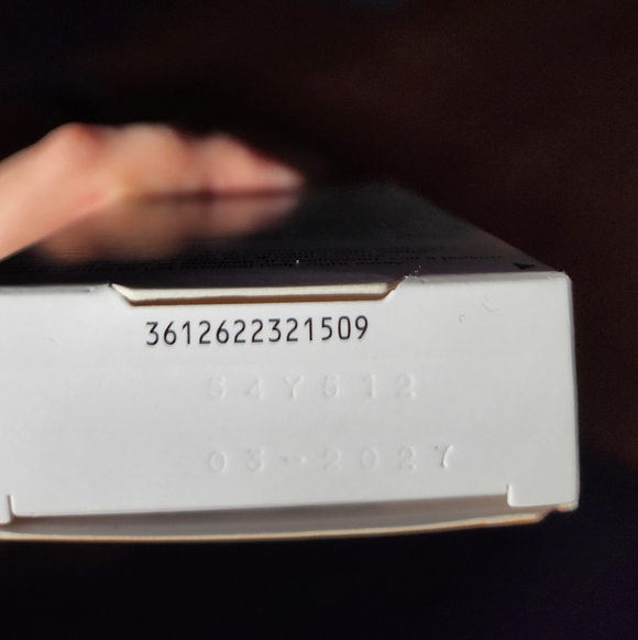 La Roche-Posay Anthelios and Effaclar Set - Picture 3 of 3